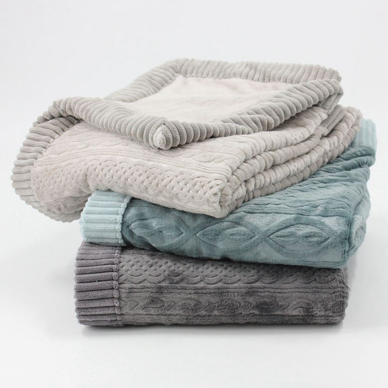China Wholesales Thickned Carved Milk Fleece Flannel Throw Blanket for Bed